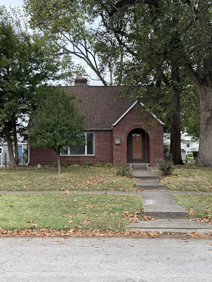125 S Onstott AVE, Duquoin, IL 62832