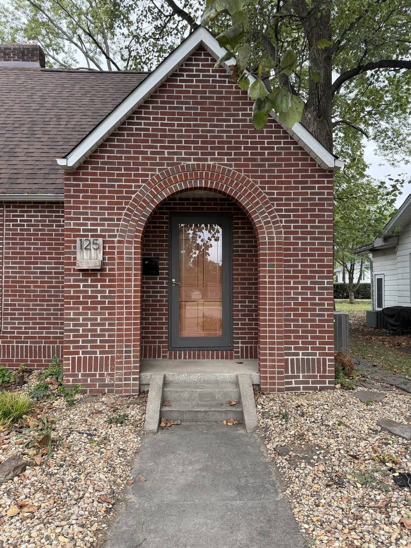 125 S Onstott AVE, Duquoin, IL 62832
