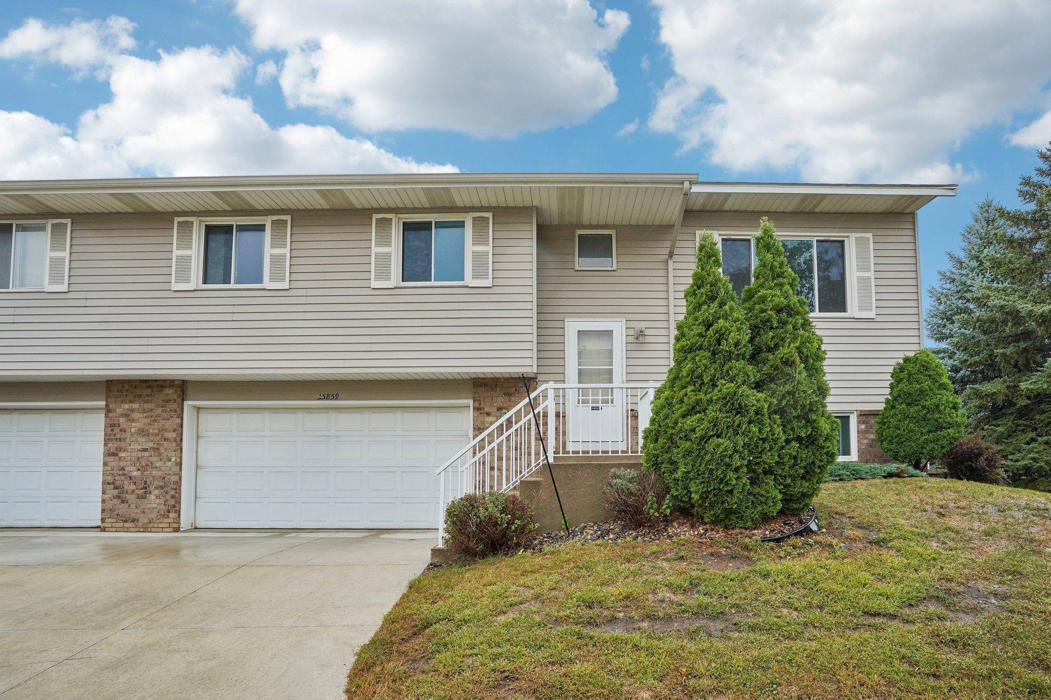 15859 Gooseberry WAY, Apple Valley, MN 55124