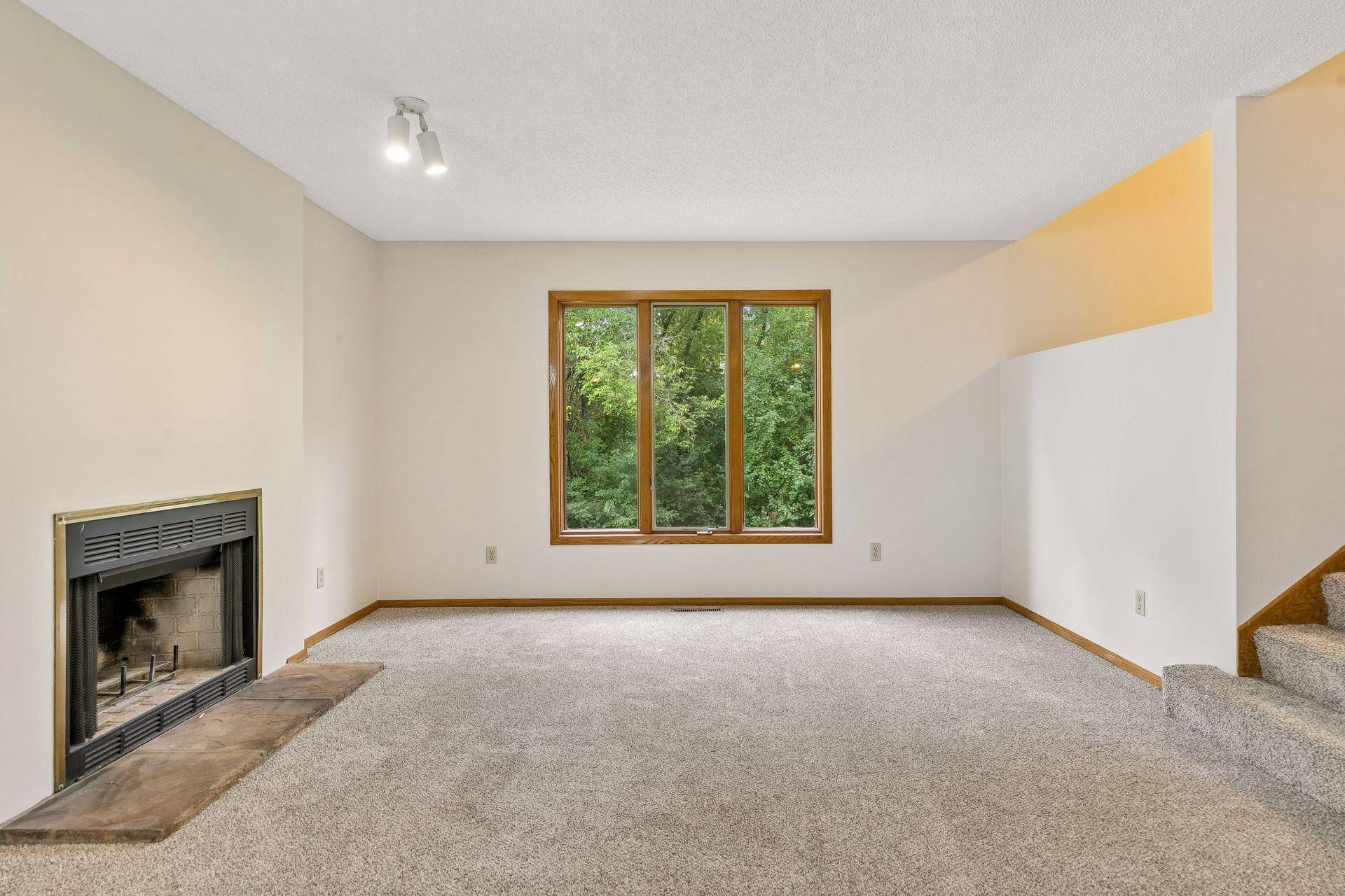 1432 Willow Creek LN, Shoreview, MN 55126