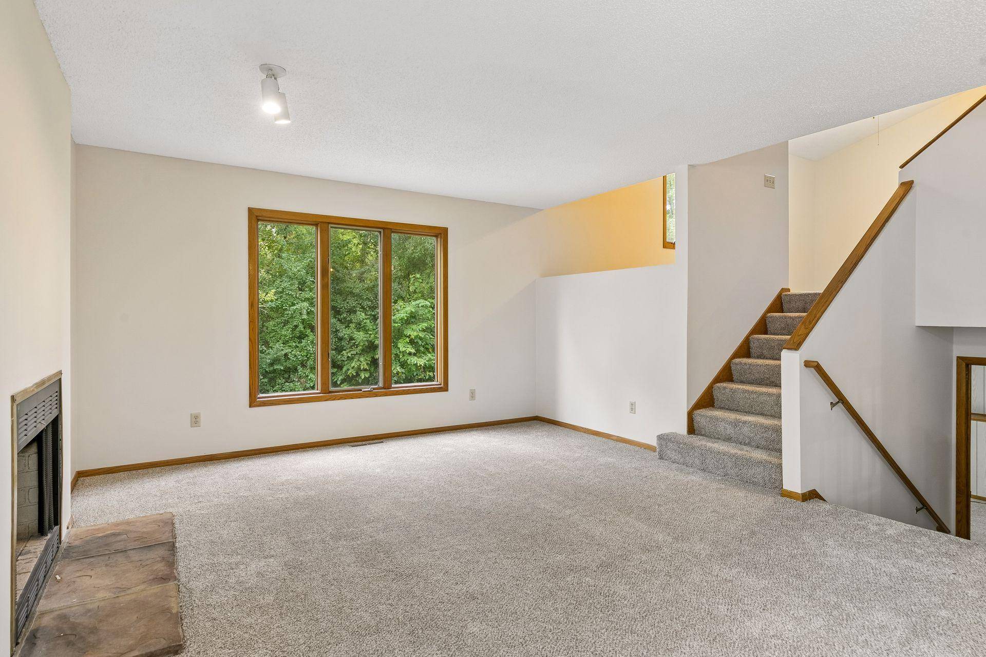 1432 Willow Creek LN, Shoreview, MN 55126