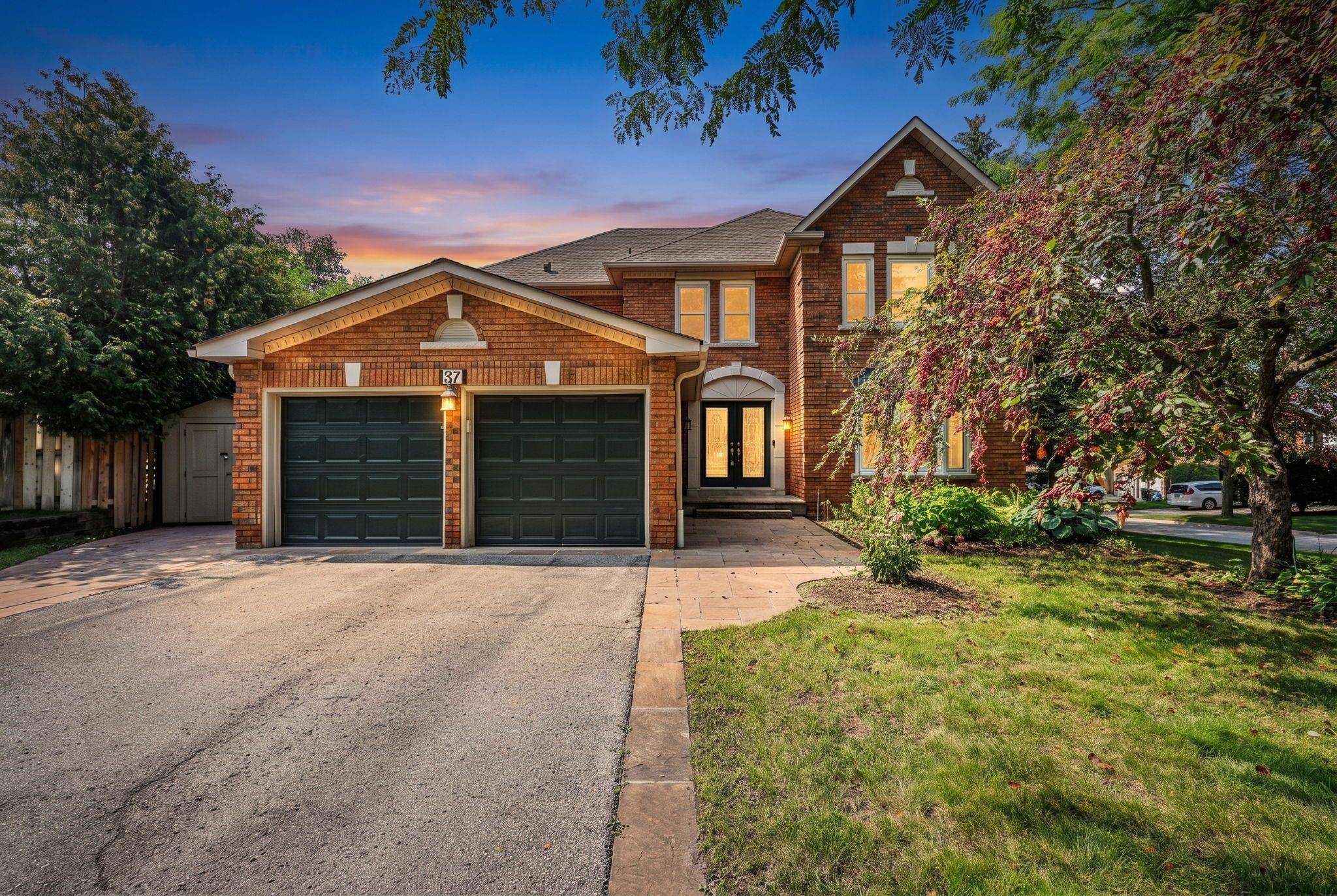 37 Falling Brook DR, Barrie, ON L4N 7E9
