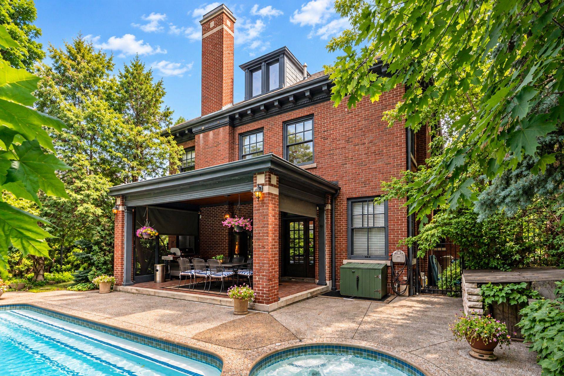 5 Undercliffe AVE, Hamilton, ON L8P 3G9