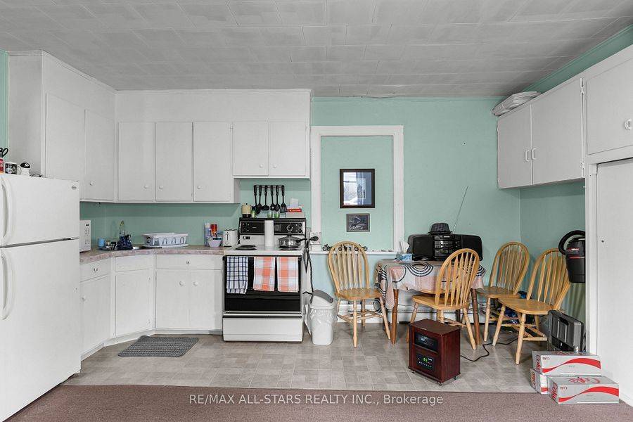 15 Albert ST, Selwyn, ON K0L 2H0