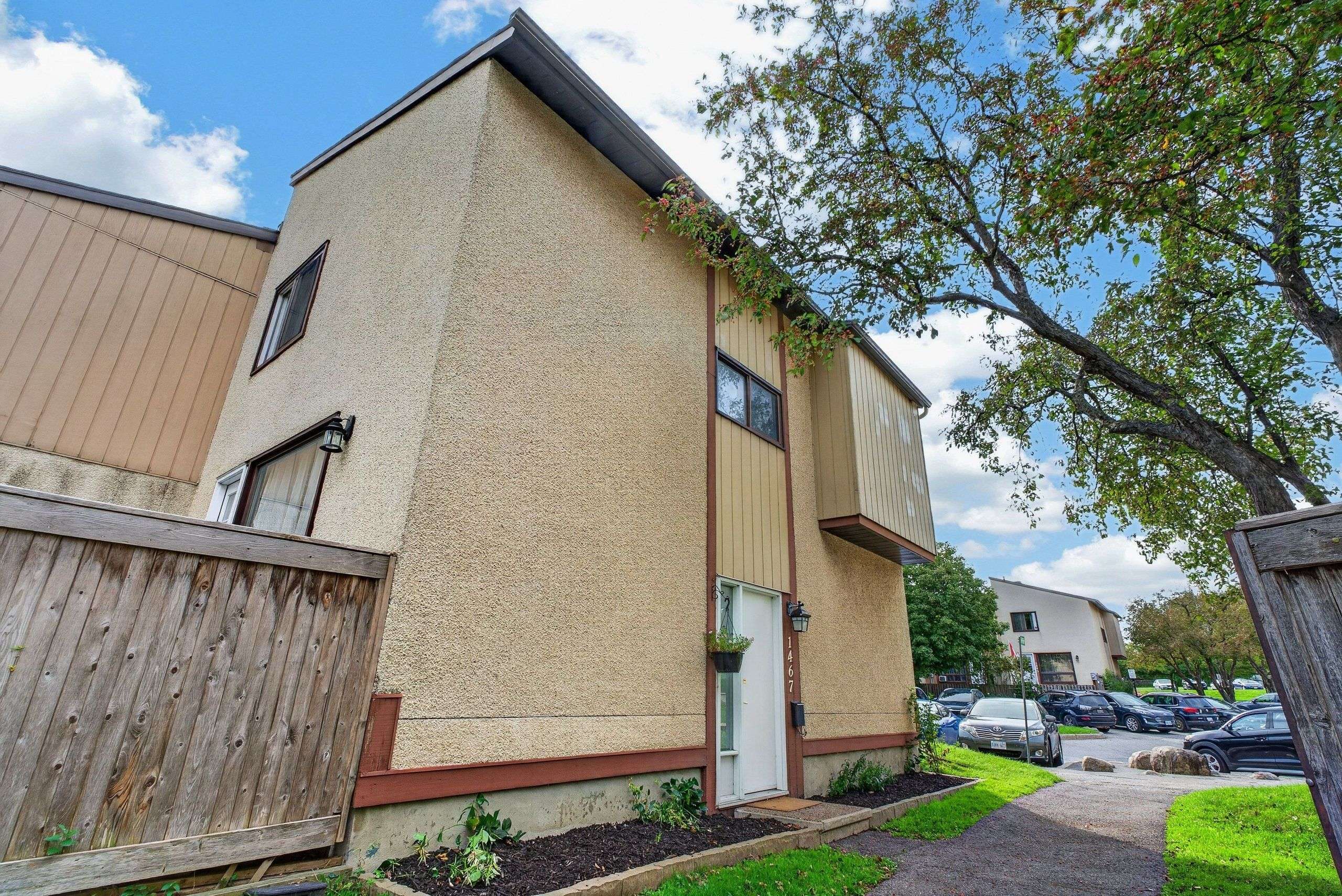 1467 Bethamy LN, Beacon Hill North - South And Area, ON K1J 8P7
