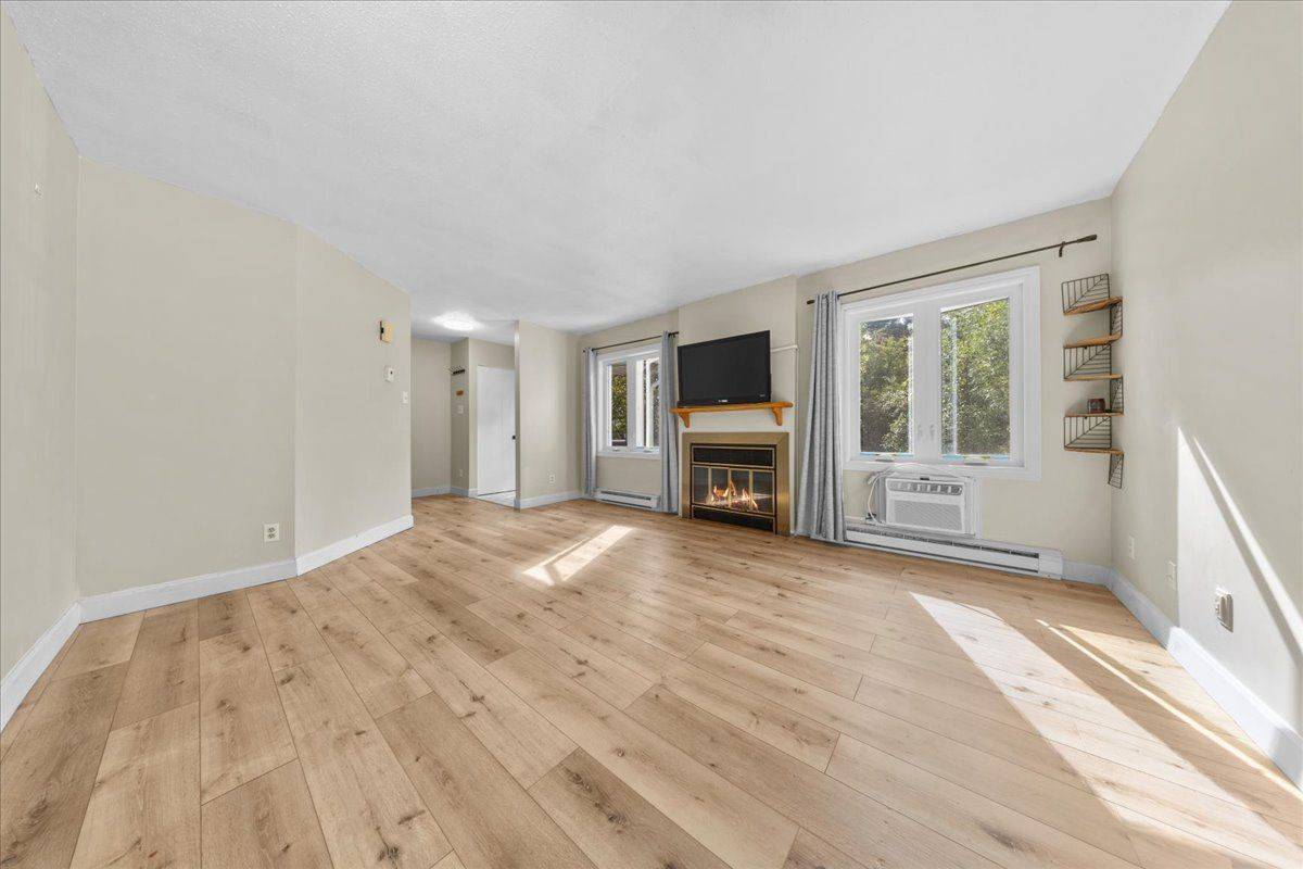 7 Timberview WAY #6, Bells Corners And South To Fallowfield, ON K2H 9M5