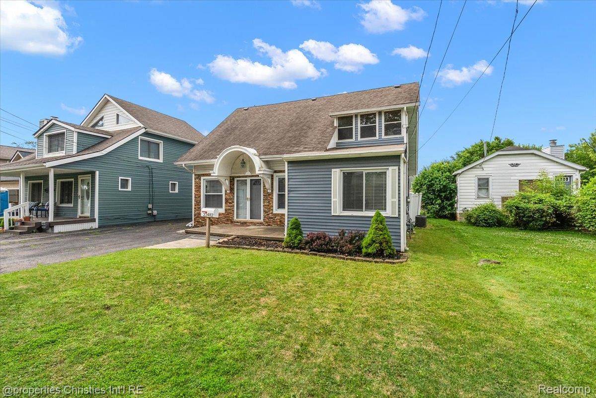 22482 Beach ST, St. Clair Shores, MI 48081