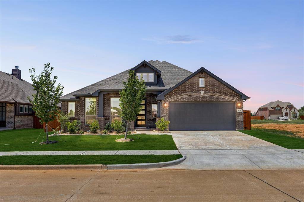 420 Carnero Drive, Granbury, TX 76048