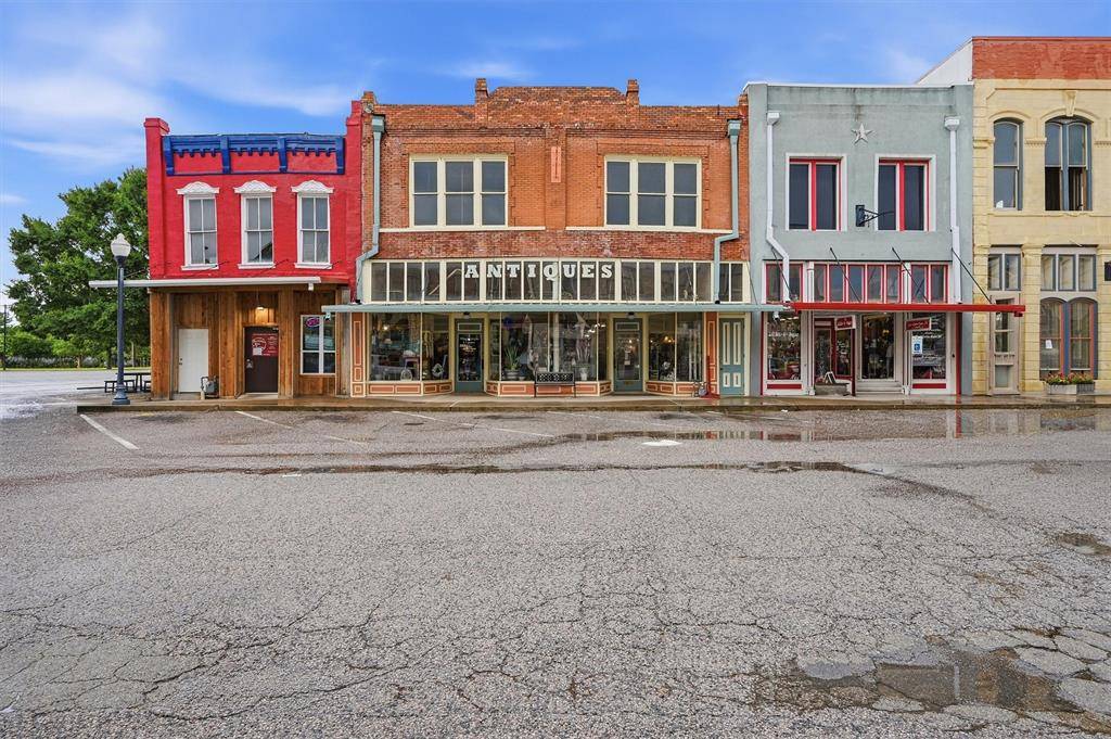 321 N Main Street, Bonham, TX 75418