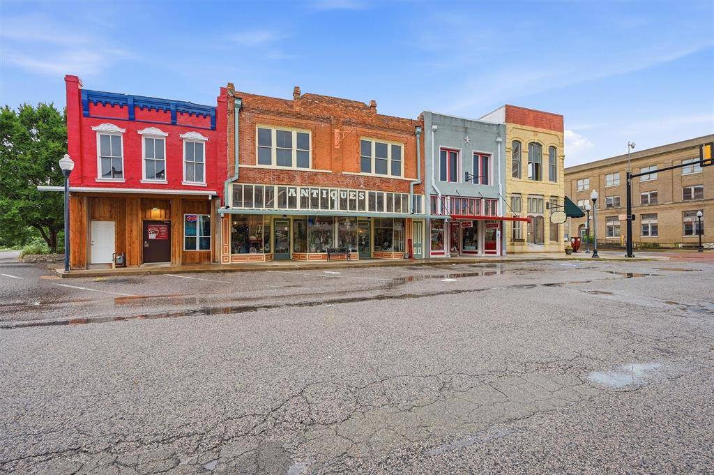 321 N Main Street, Bonham, TX 75418