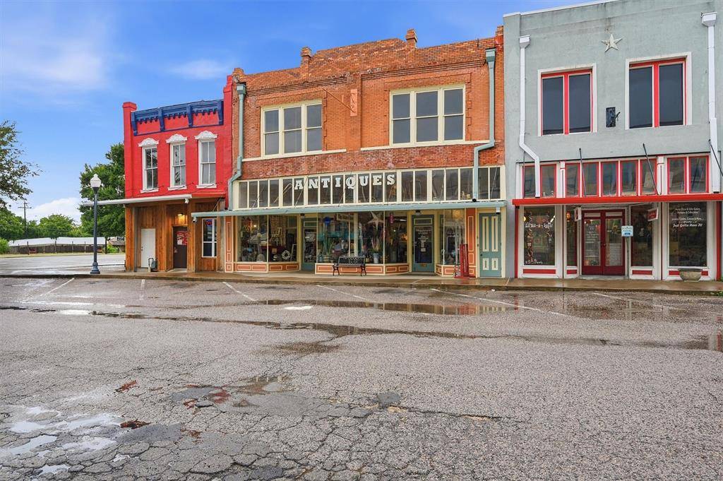 321 N Main Street, Bonham, TX 75418