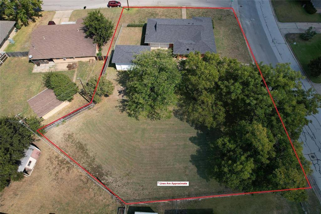 240 Smith Street, Burleson, TX 76028