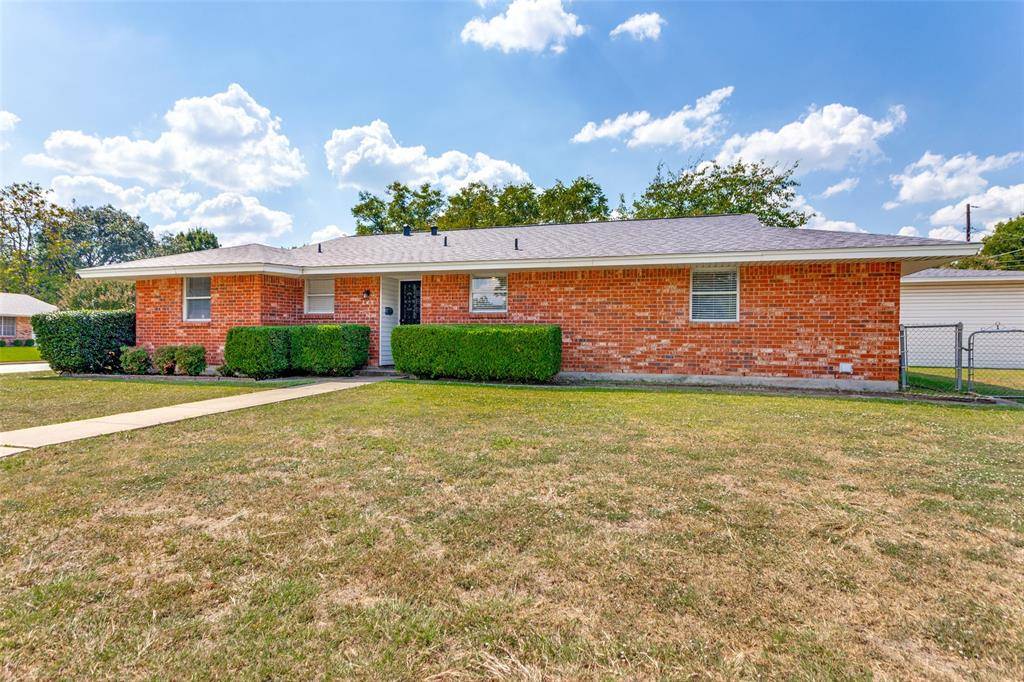 240 Smith Street, Burleson, TX 76028