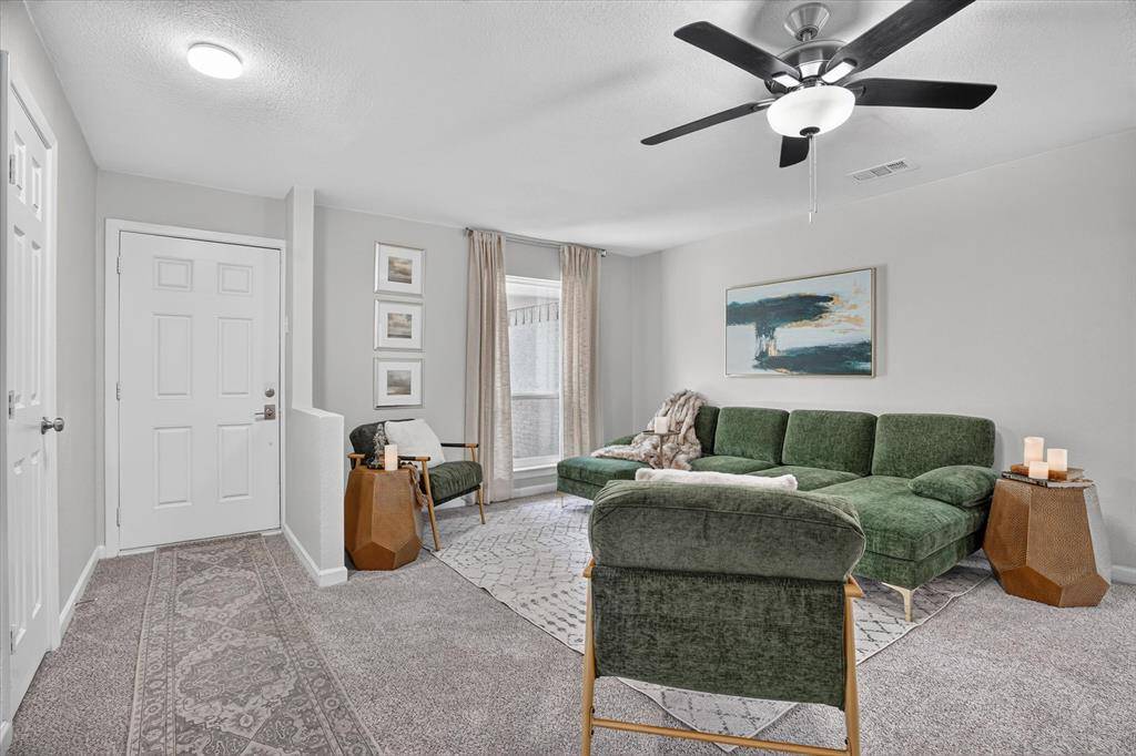 404 NW Wintercrest Road, Burleson, TX 76028