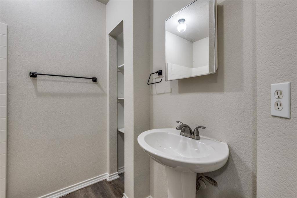 321 Queens Court S #B, Mansfield, TX 76063