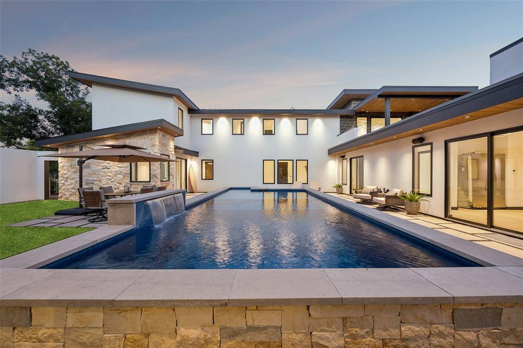 9003 King Air Drive, Granbury, TX 76049