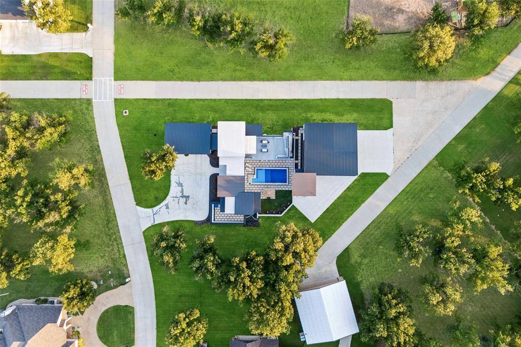 9003 King Air Drive, Granbury, TX 76049