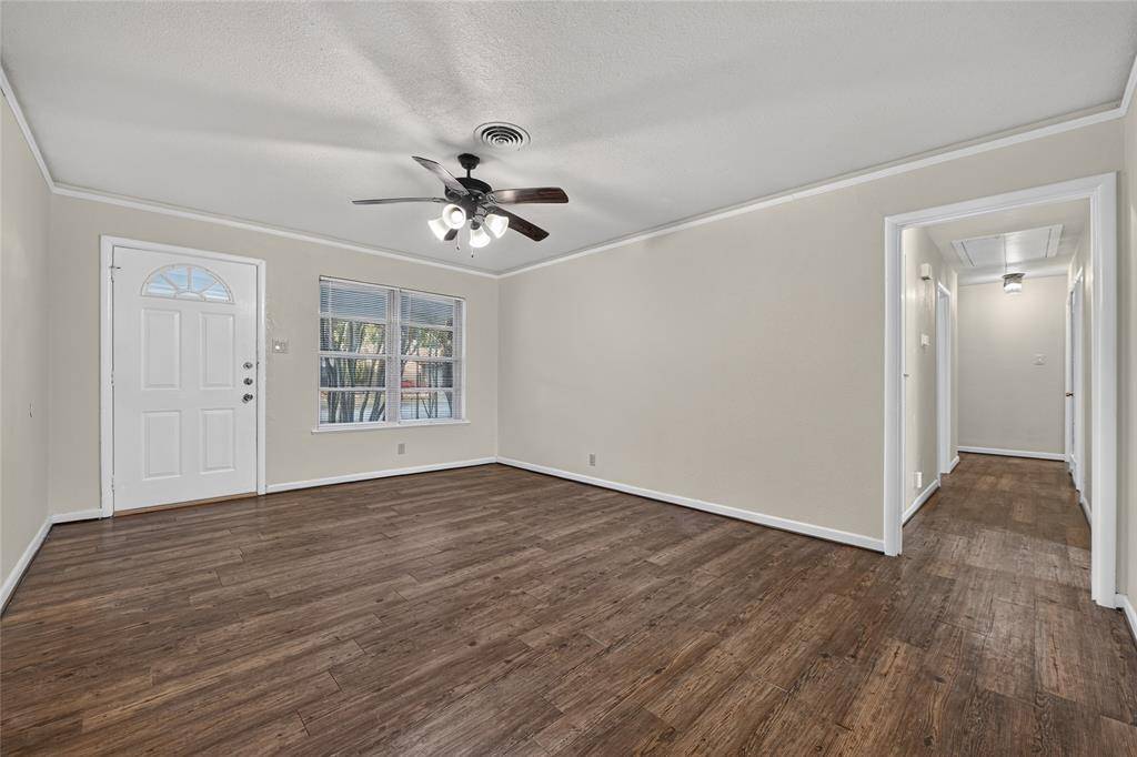 5016 Sabelle Lane, Haltom City, TX 76117