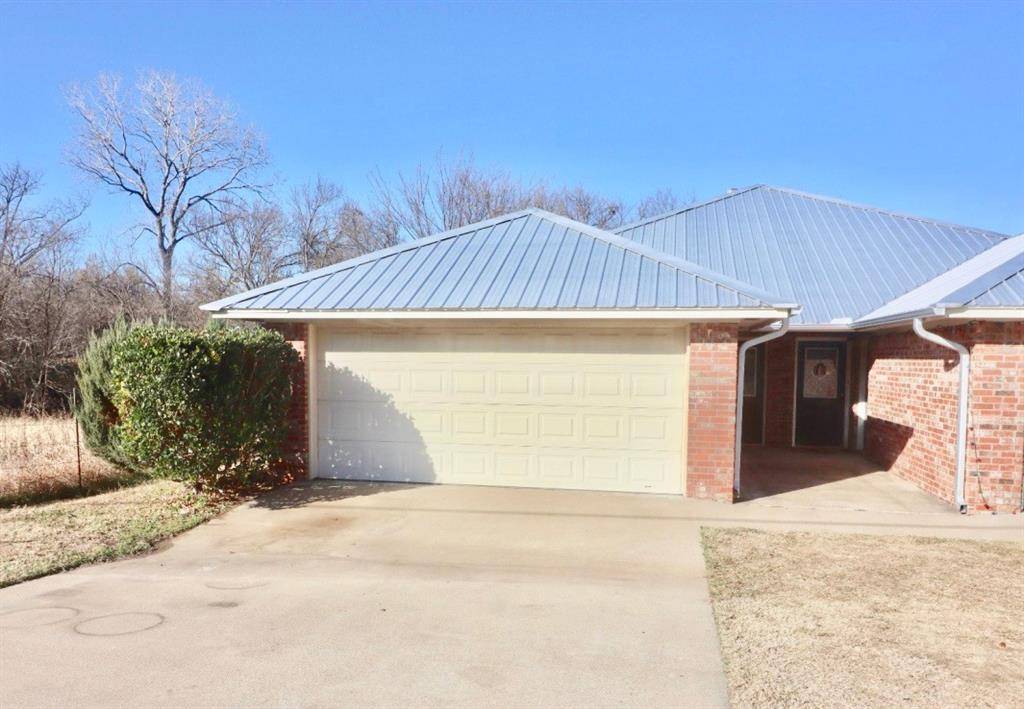1124 W Spring Street, Weatherford, TX 76086
