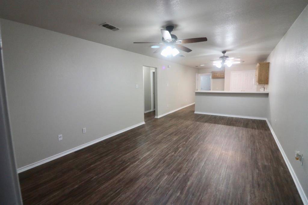 1124 W Spring Street, Weatherford, TX 76086