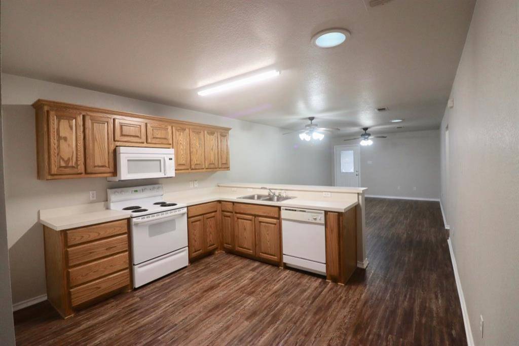 1124 W Spring Street, Weatherford, TX 76086
