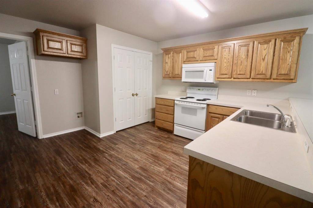 1124 W Spring Street, Weatherford, TX 76086
