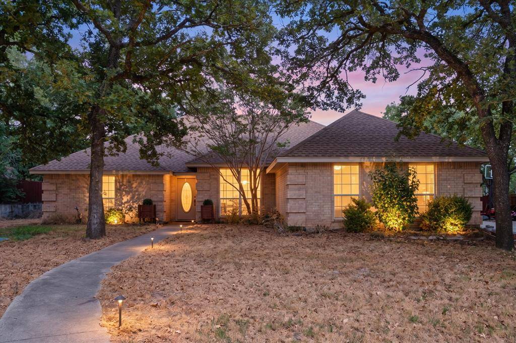 512 Shady Oaks Trail, Burleson, TX 76028