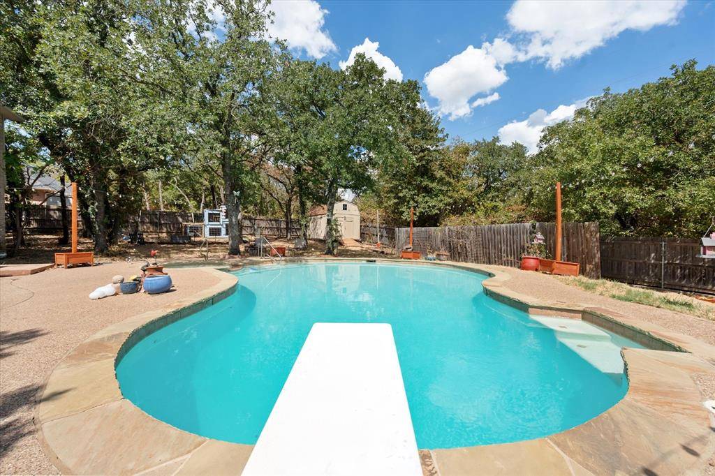 512 Shady Oaks Trail, Burleson, TX 76028