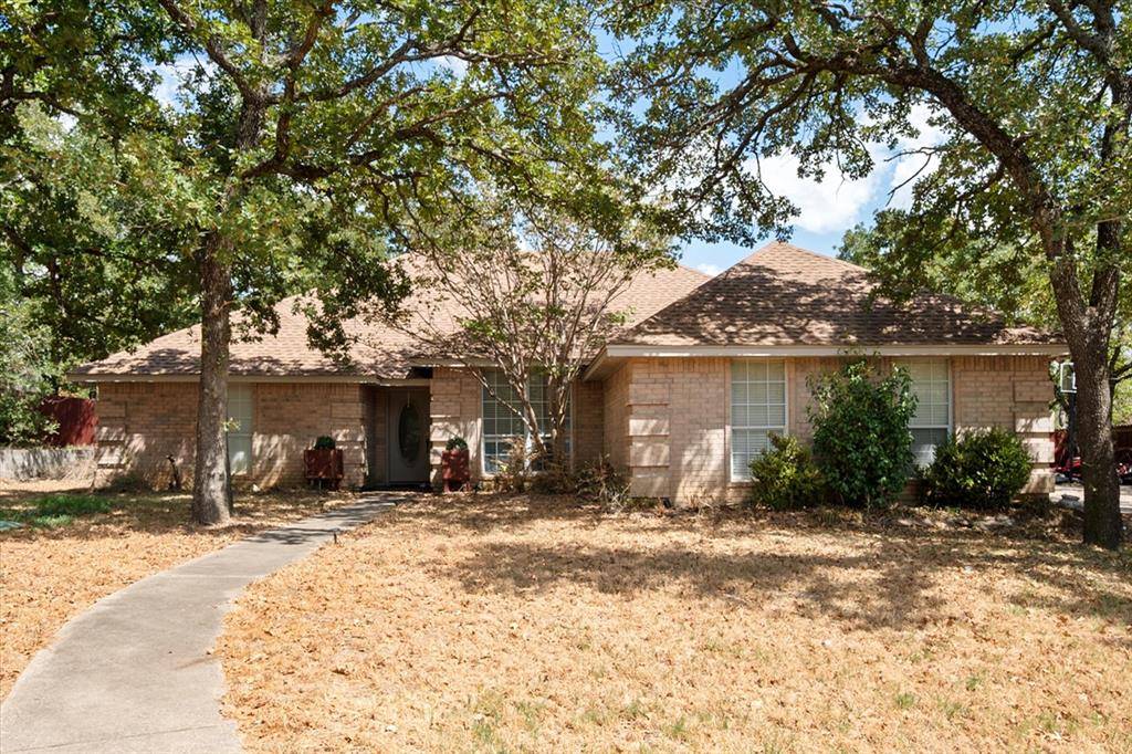 512 Shady Oaks Trail, Burleson, TX 76028