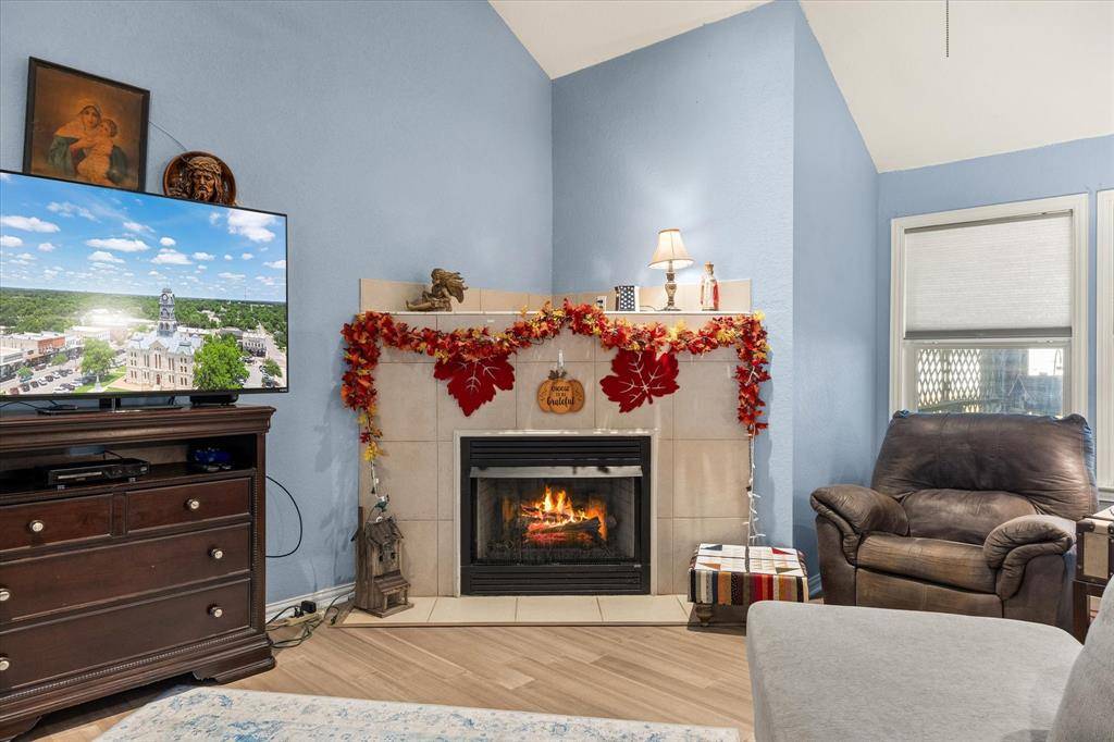612 Parker Lane, Granbury, TX 76048