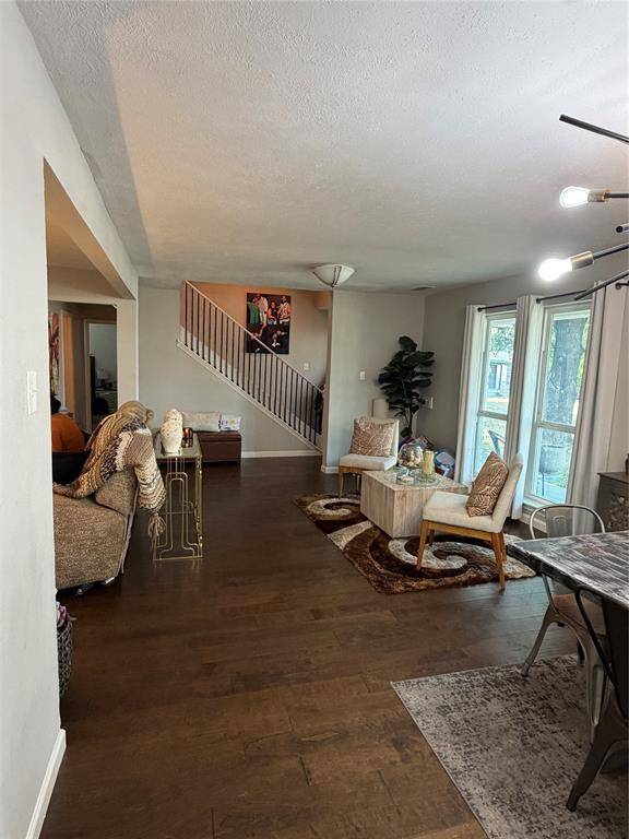 8044 Woodhue Circle, Dallas, TX 75228