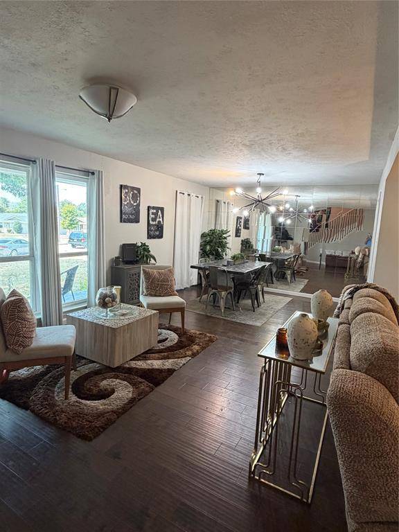 8044 Woodhue Circle, Dallas, TX 75228