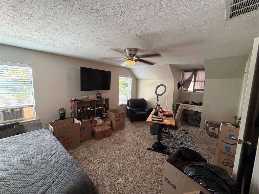 8044 Woodhue Circle, Dallas, TX 75228