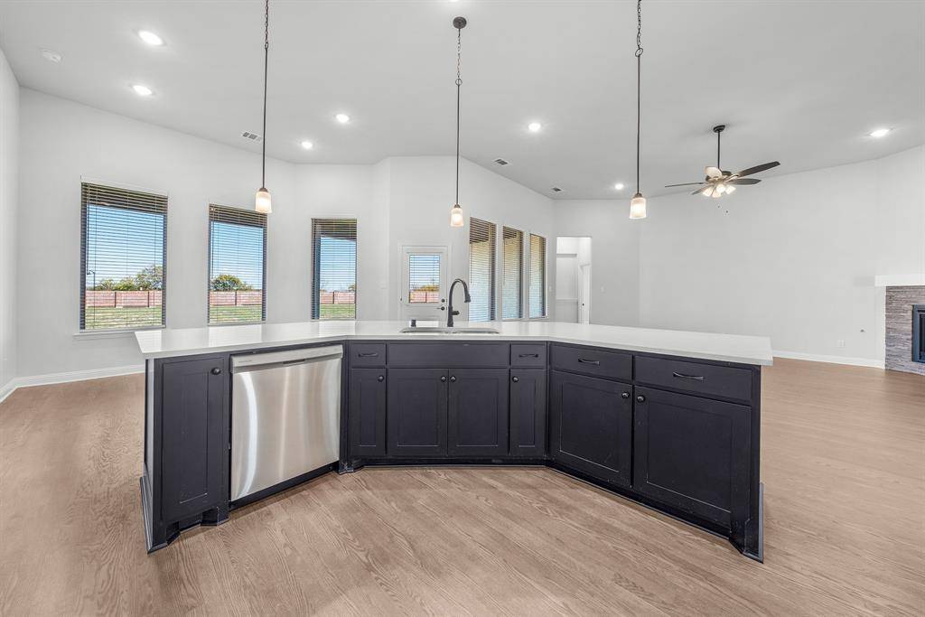 132 Liv Meadow Way, Waxahachie, TX 75165