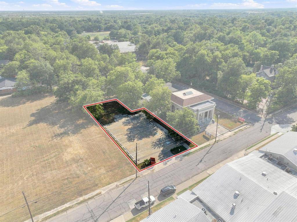 339 W Kaufman Street, Paris, TX 75460