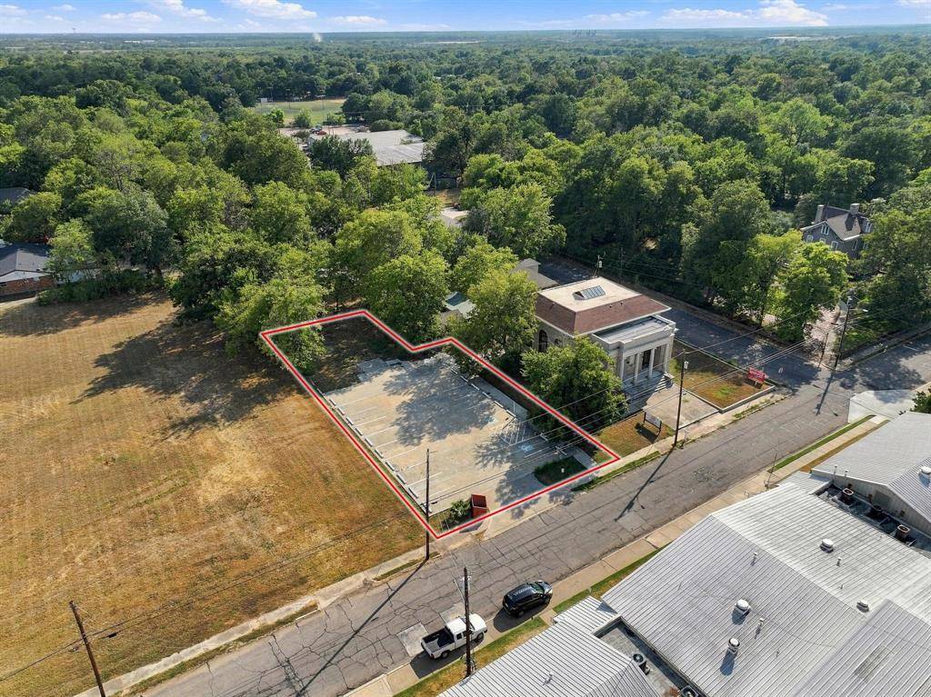 339 W Kaufman Street, Paris, TX 75460