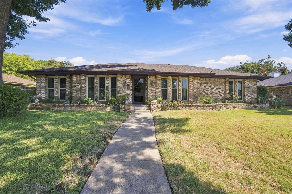 1030 Shadywood Lane, Desoto, TX 75115