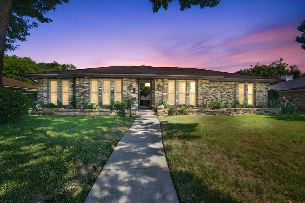 1030 Shadywood Lane, Desoto, TX 75115