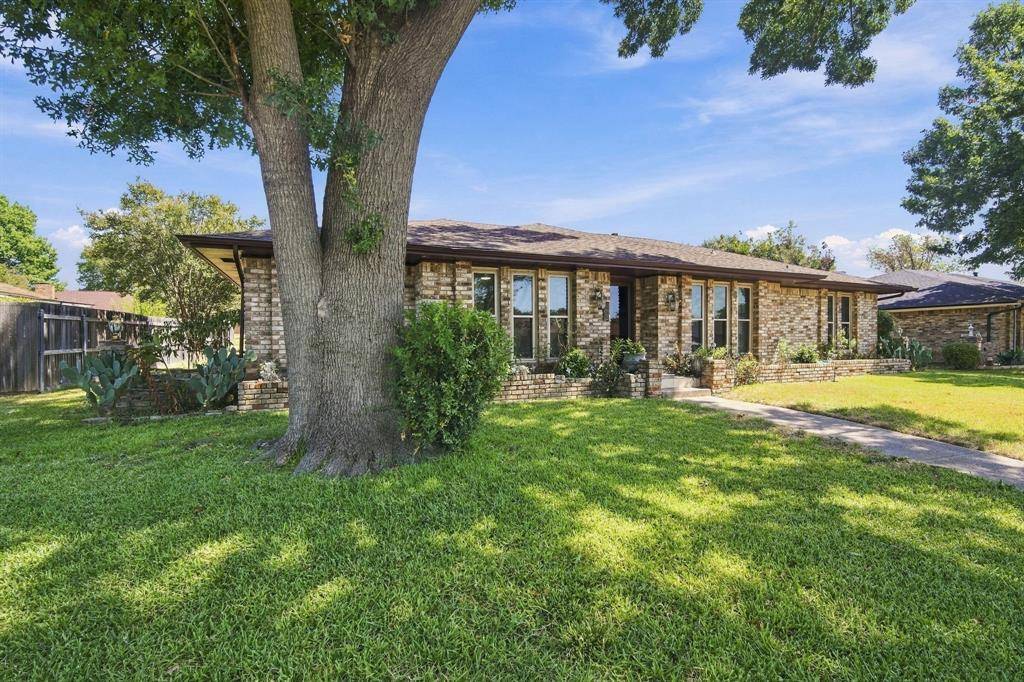1030 Shadywood Lane, Desoto, TX 75115
