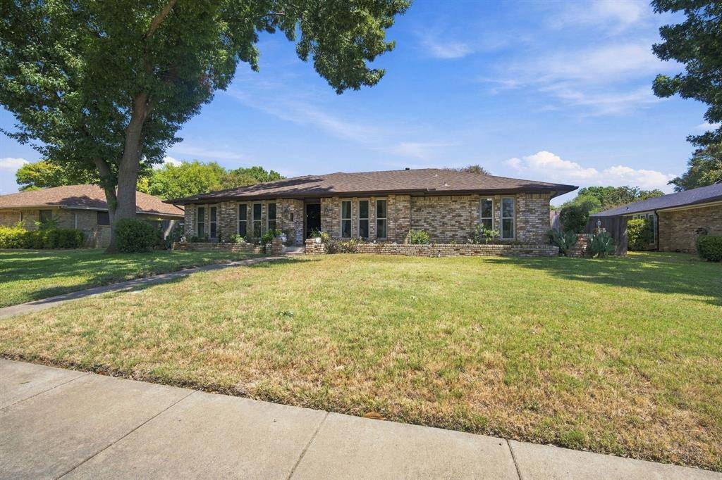 1030 Shadywood Lane, Desoto, TX 75115