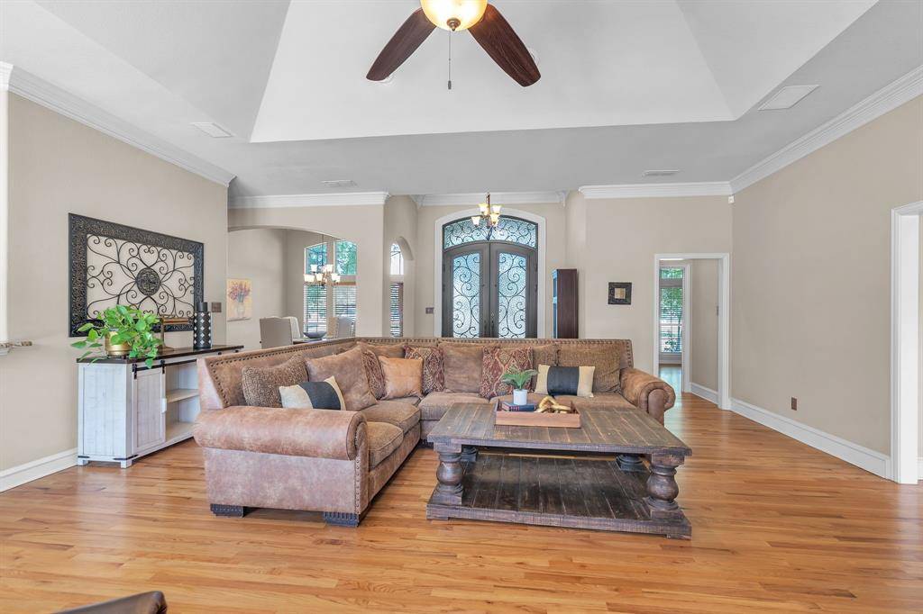 173 Cattlebaron Parc Drive, Fort Worth, TX 76108
