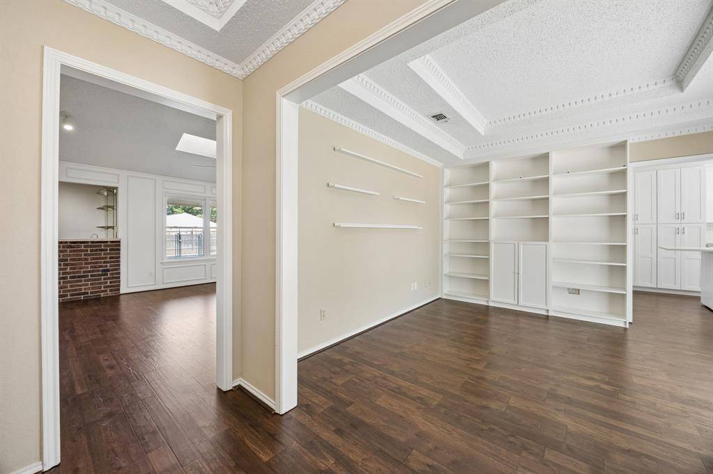 900 Rosewood Court, Euless, TX 76039