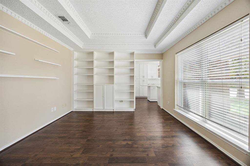 900 Rosewood Court, Euless, TX 76039
