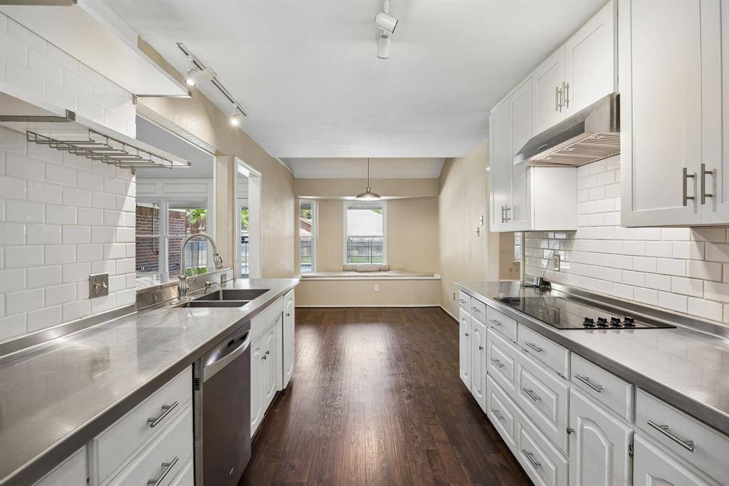 900 Rosewood Court, Euless, TX 76039