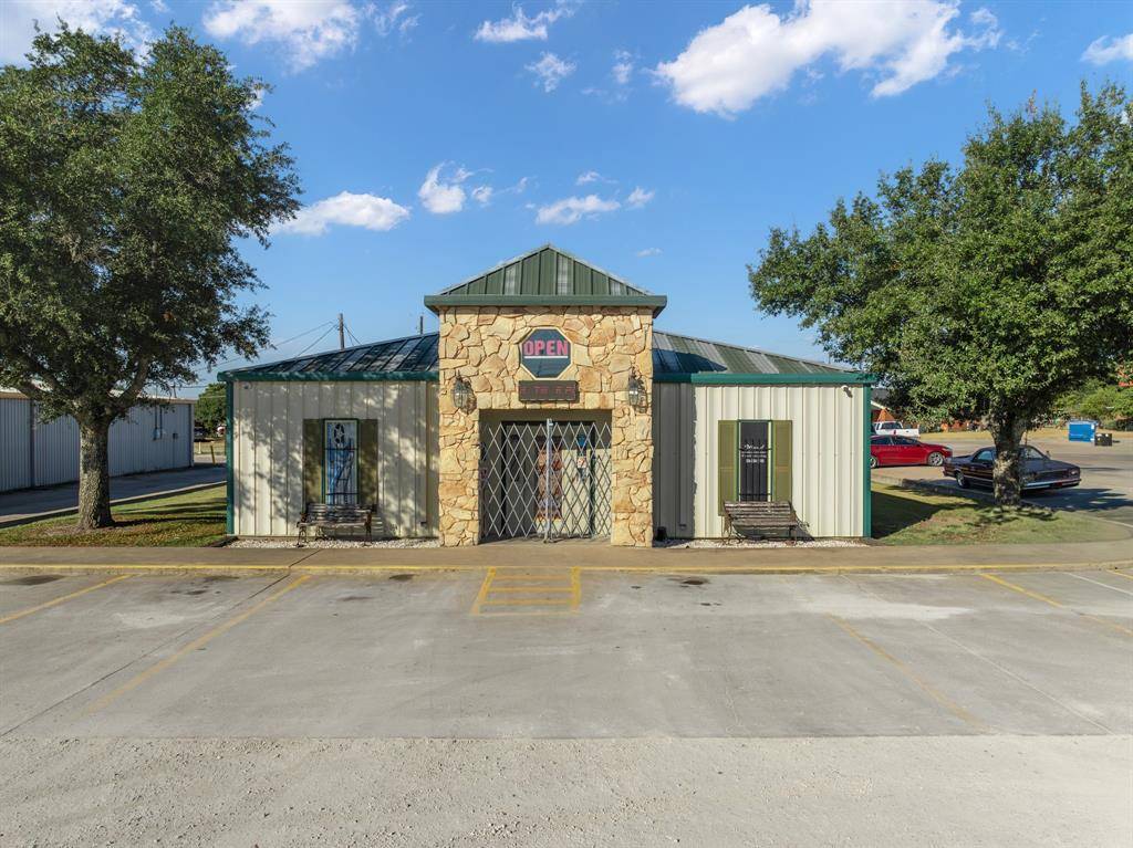 1225 N Brazos Street N, Whitney, TX 76692