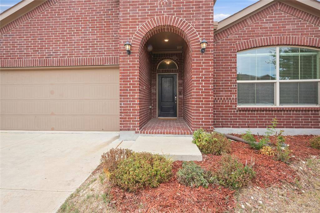 560 Pendennis Drive, Saginaw, TX 76131