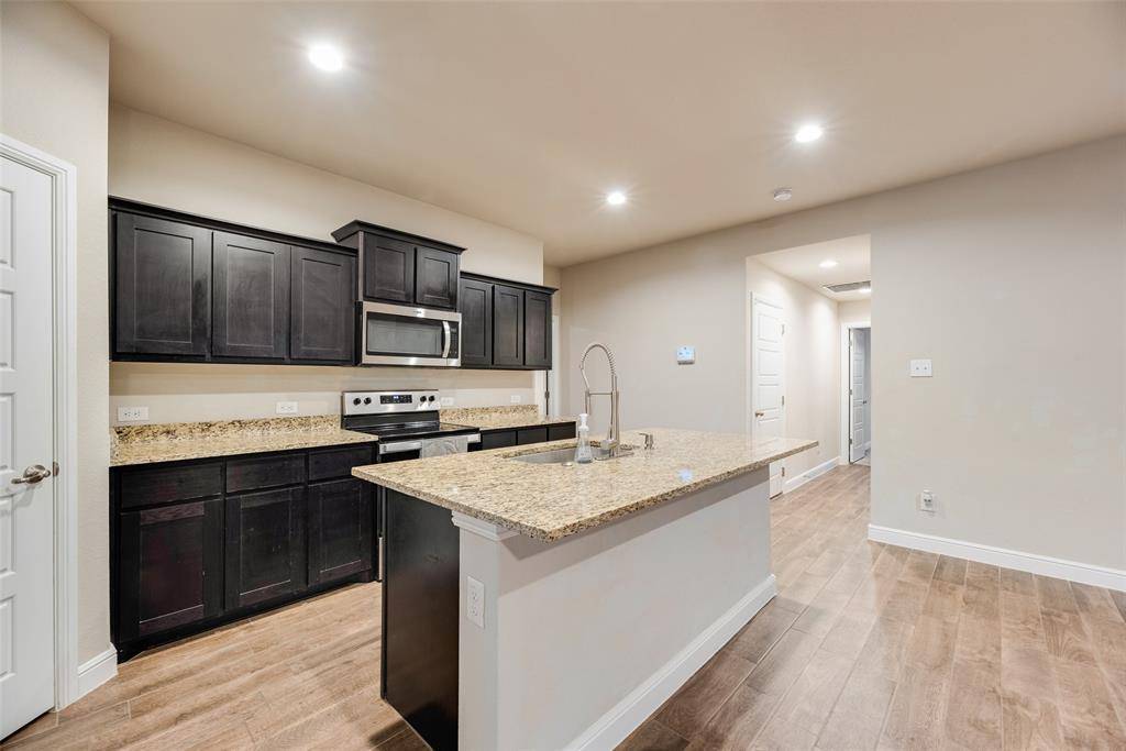 716 Griffith Park Trail, Alvarado, TX 76009