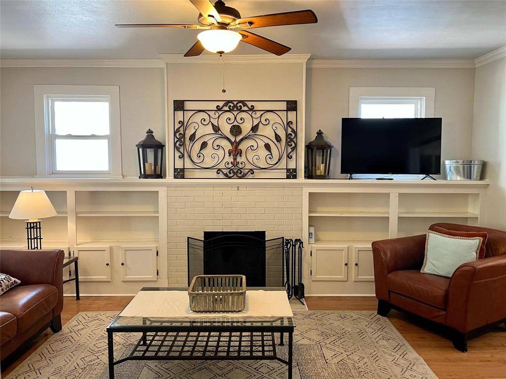2545 Rogers Avenue, Fort Worth, TX 76109