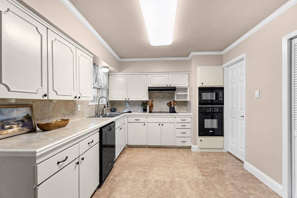 1830 Pleasant Run Road, Carrollton, TX 75006