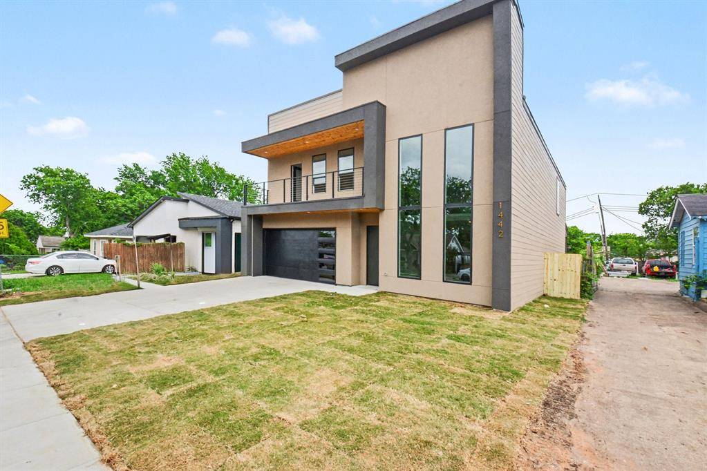 1442 Stella Avenue, Dallas, TX 75216